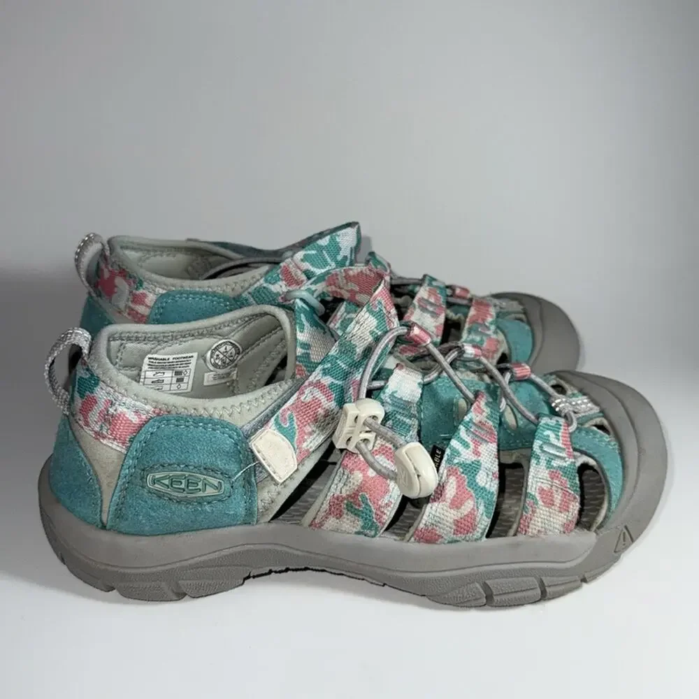 Keen Newport H2 Sandal big girls size 4 or women’s 6.